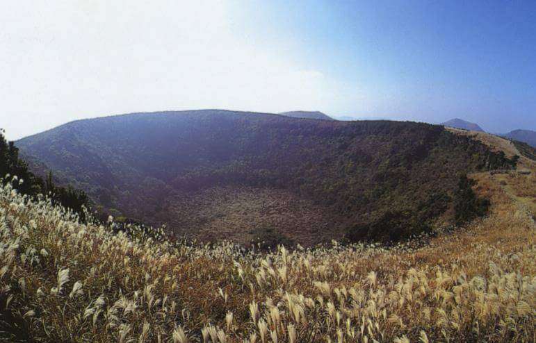 濟州景點 山君不離 俯瞰火山口 Travelliker 愛遊人