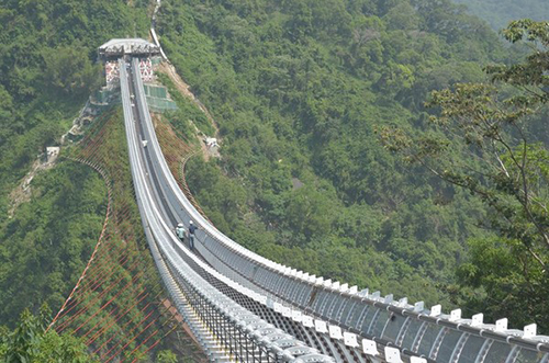 山川琉璃吊橋