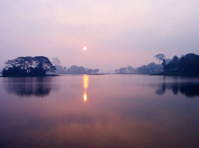 茵雅湖