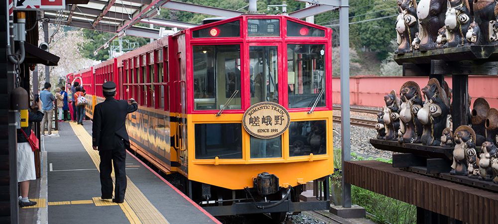 京都旅行,京都自由行,嵐山嵯峨野トロッコ列車,嵐山小火車,Travelliker貓,Travelliker四格漫畫